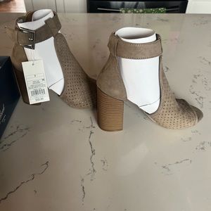 NWT summer wedges